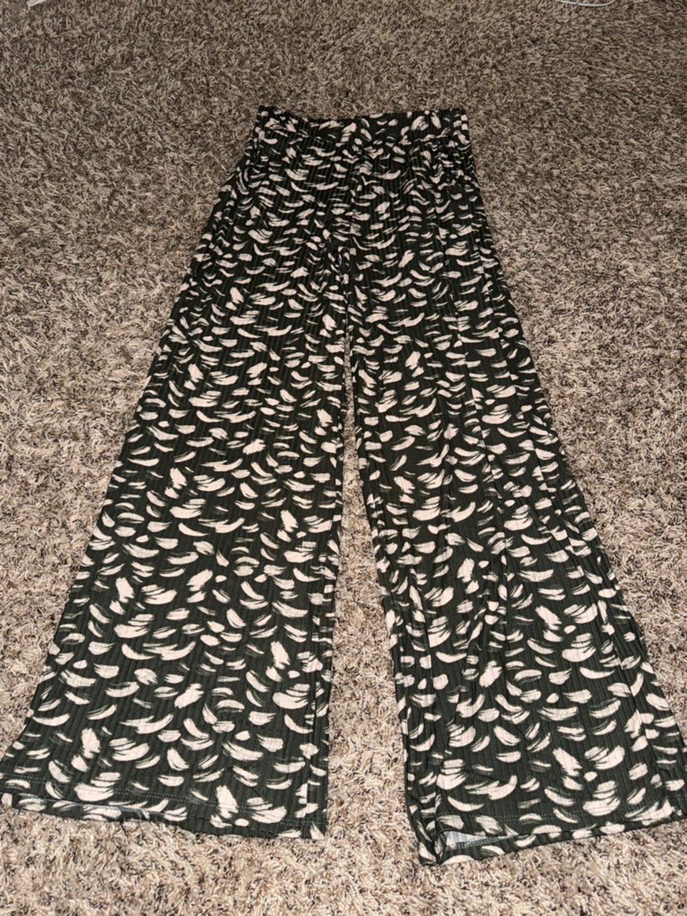 Entro Olive Green and Cream Patterned Wide-Leg Knit Pants